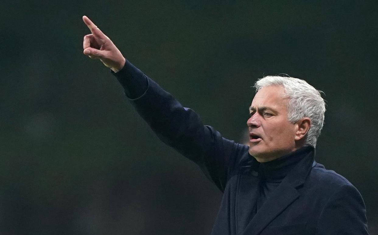 本菲卡连遭两球被吹，冠军梦想破灭！穆里尼奥怒斥裁判不公